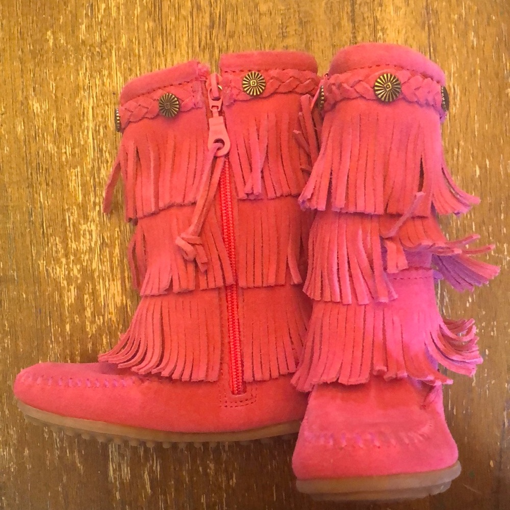 MINNETONKA Kids’ 3 Layer Fringe Boot.